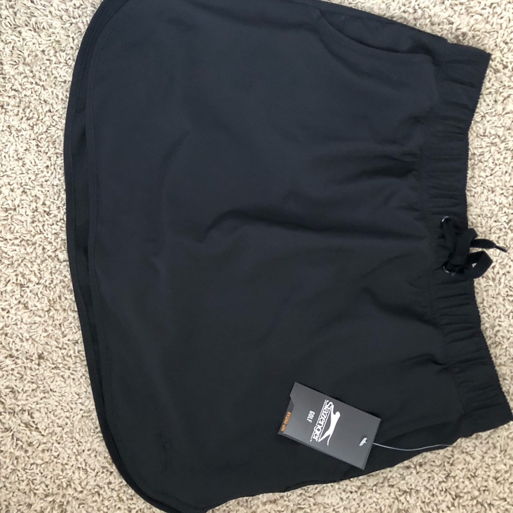 NWT women’s size M golf skort